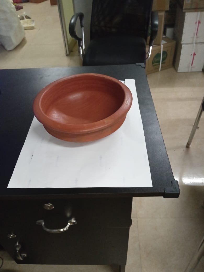 KOZHAMBU CLAY POT M