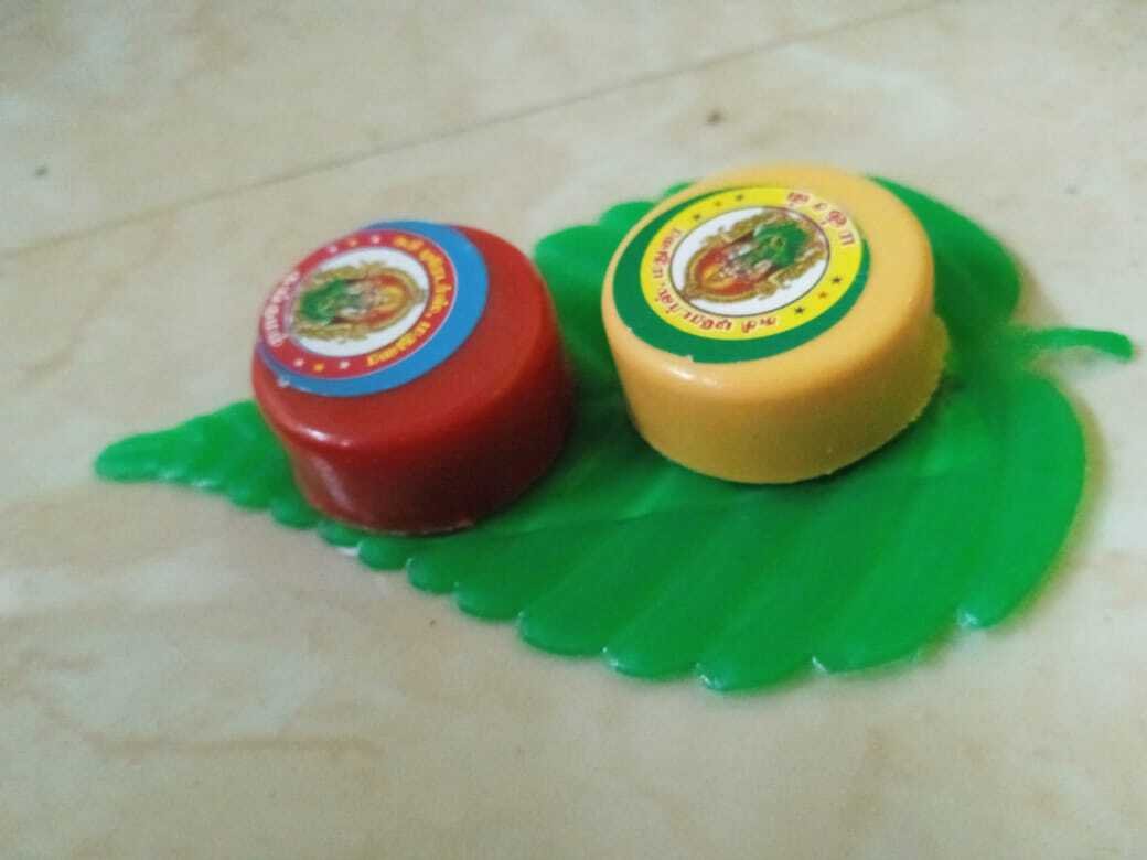 MANJAL KUMKUM LEAF SET